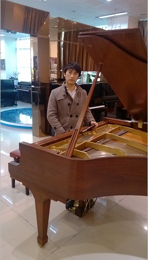 云南昆明专业钢琴调律师杨晖